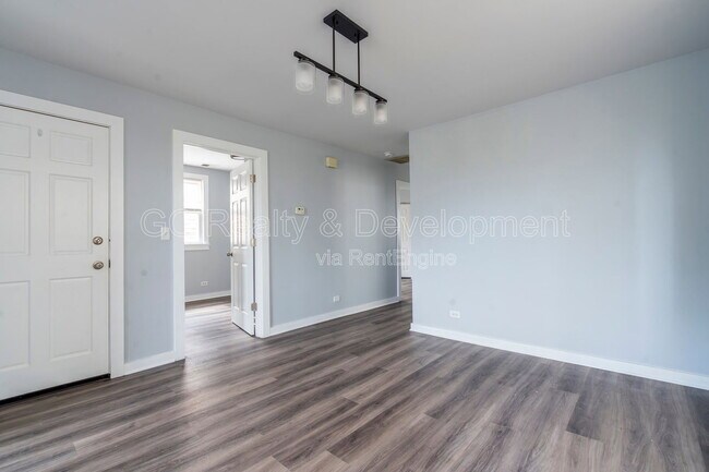 Building Photo - 2928 N Ridgeway Ave