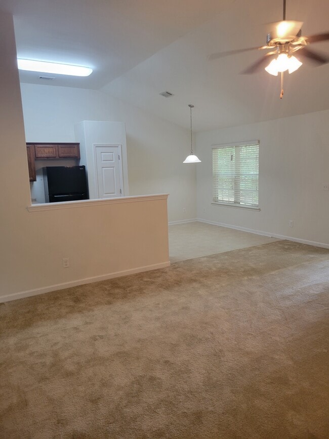 Building Photo - 106 Five Oaks Ct