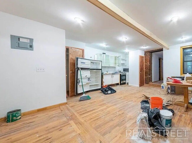 Primary Photo - No Fee – 4 Bed / 1.5 Bath with Private Bac...