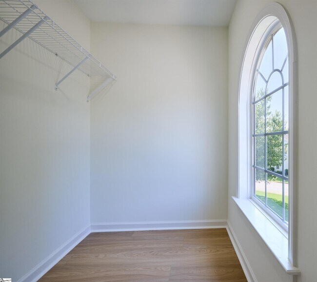 Building Photo - 307 Woodruff Lake Way