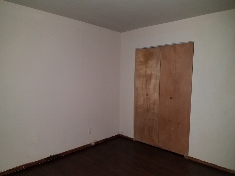 Master bedroom - 1820 Bluebird Dr
