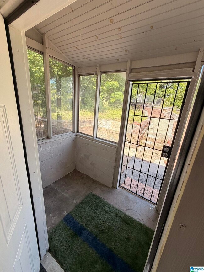 Building Photo - 3017 Ensley Ave