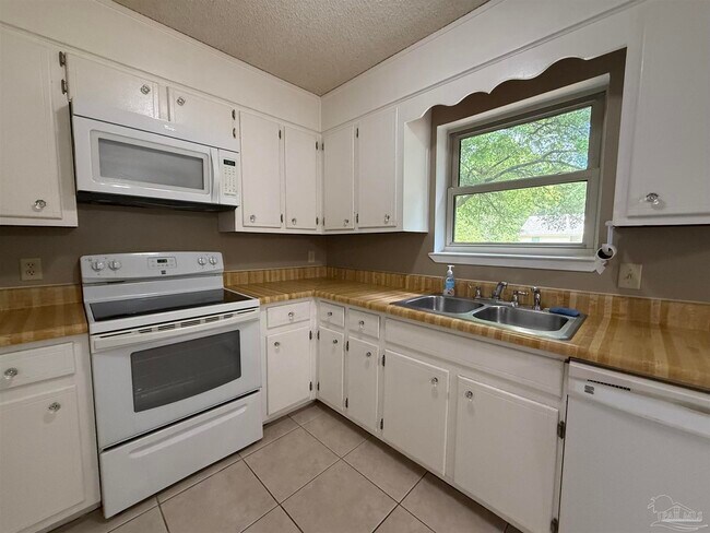 Building Photo - 4204 W Avenida De Golf