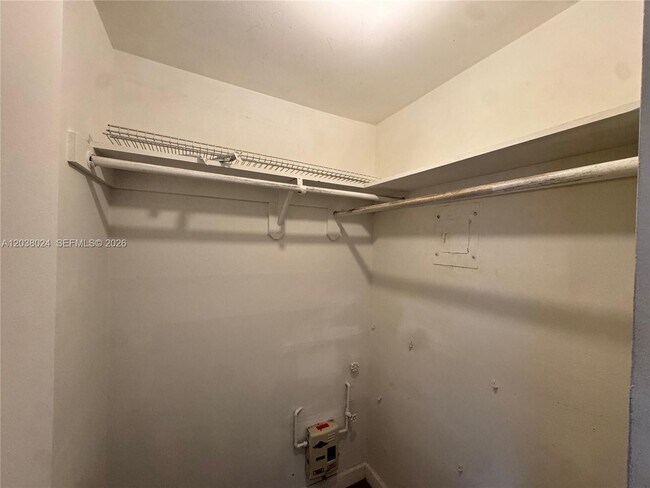 Building Photo - 101 NE 41st St