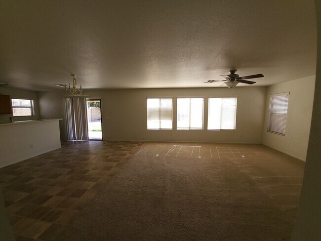 Building Photo - SPACIOUS HOME IN QUEEN CREEK!