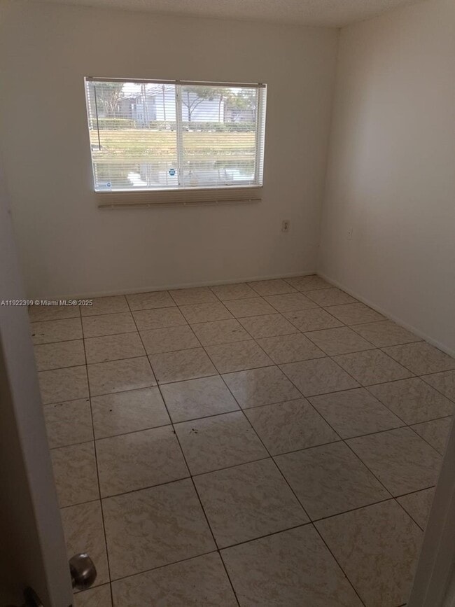 Building Photo - 1200 Lake Victoria Dr