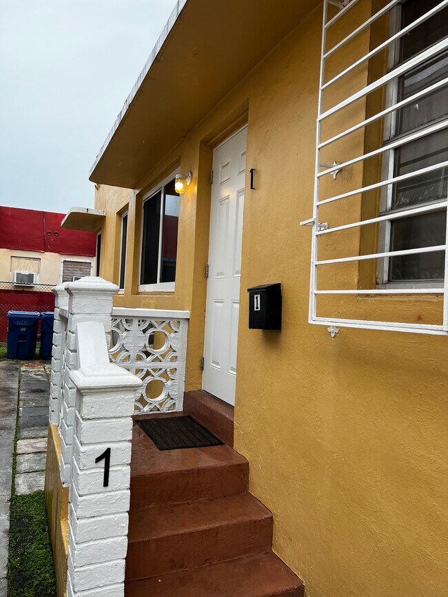 Entrance - 2114 Biarritz Dr