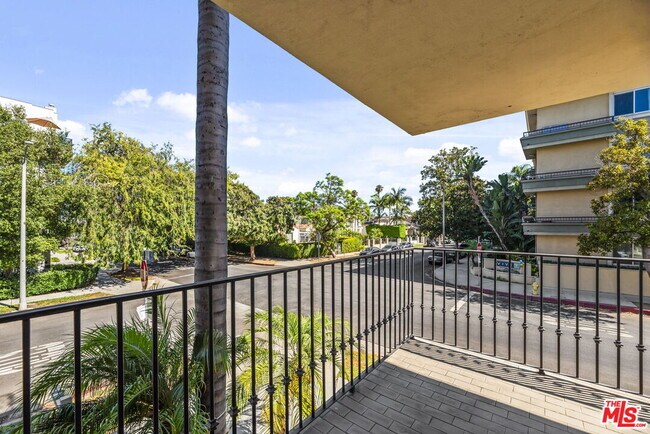 Building Photo - 435 Arnaz Dr