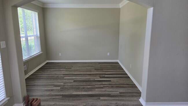 Building Photo - 2126 Blue Water Bay Dr