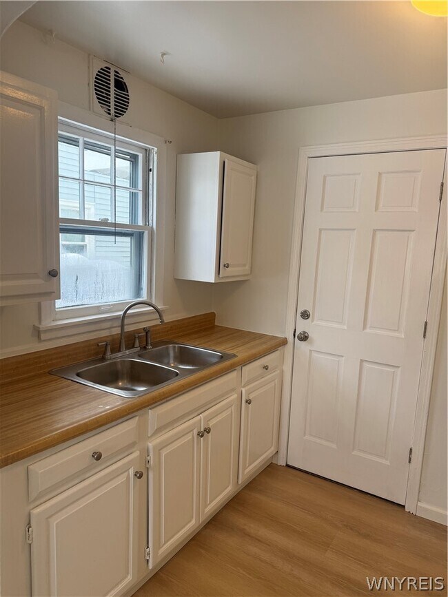 Building Photo - 156 Hoover Ave