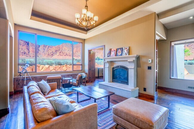 Building Photo - Exquisite Custom Home in Prestigious Commu...