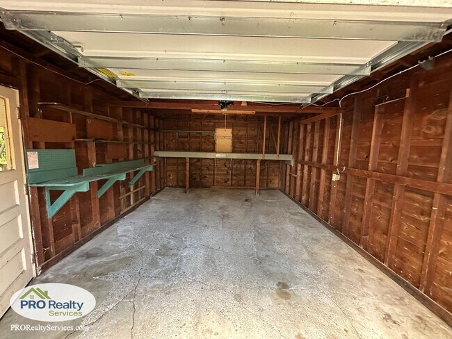 Building Photo - 3 Bedroom Home in South Saint Paul