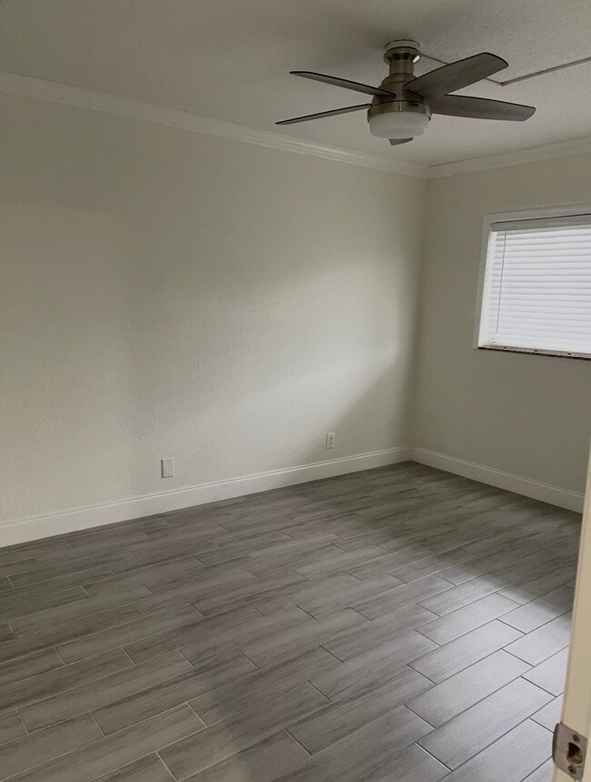 Building Photo - 2820 SW 22nd Ave