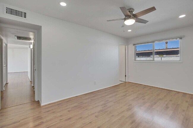 Building Photo - Scottsdale Townhome Now Available!