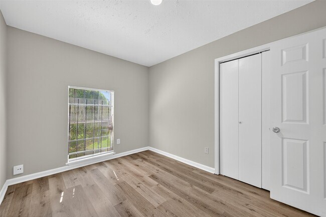Building Photo - 5243 Wickview Ln