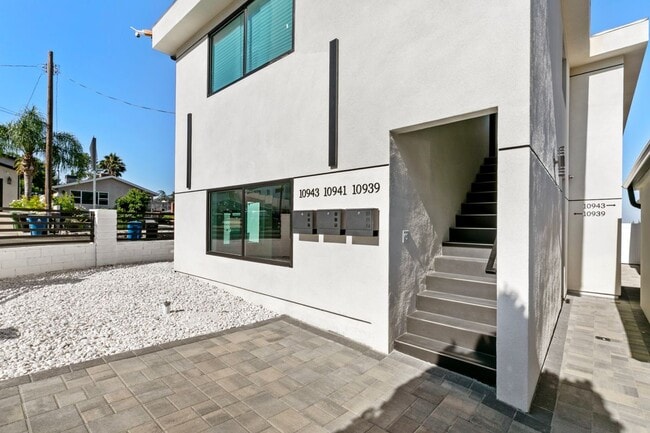 Primary Photo - 10939 Christine Way