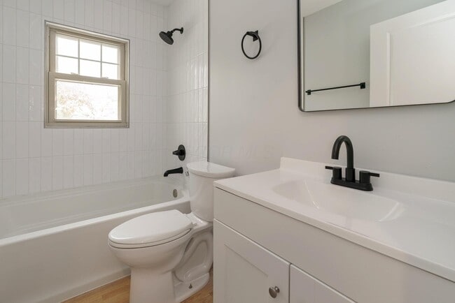 Building Photo - 2228 Holt Ave