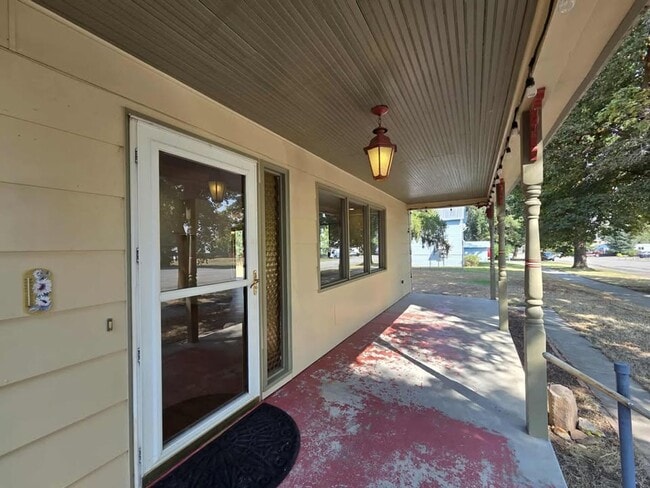 Building Photo - Large 4 Bedroom 2 Bath in Quaint Waterville