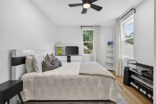 Building Photo - 701 37th St