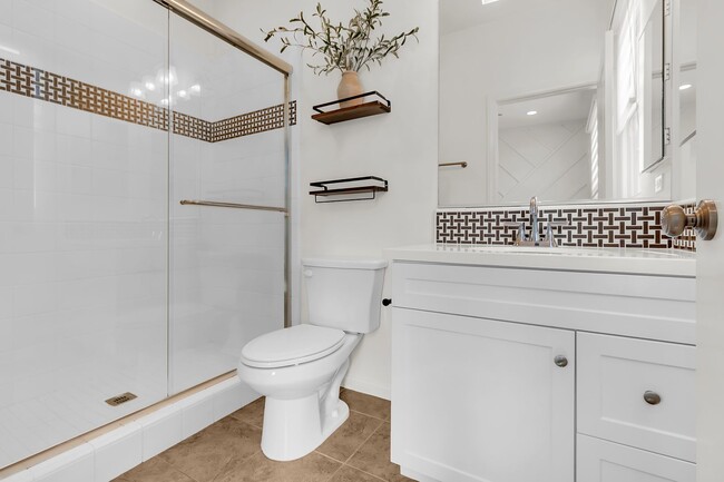 Building Photo - 72 Tulip