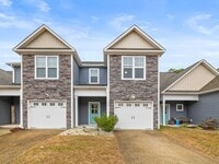 Building Photo - Townhome in Sneads Ferry