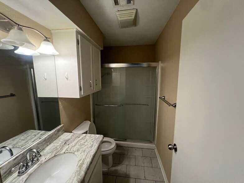 Building Photo - 3900 Windwood Cir