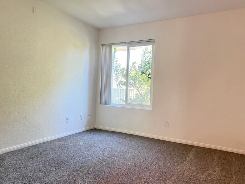 one bedroom - 10066 Maya Linda Rd