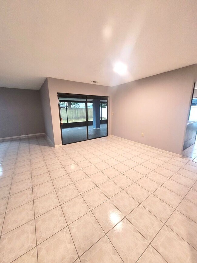 Building Photo - Spacious 3 bed 2 bath home in Kissimmee