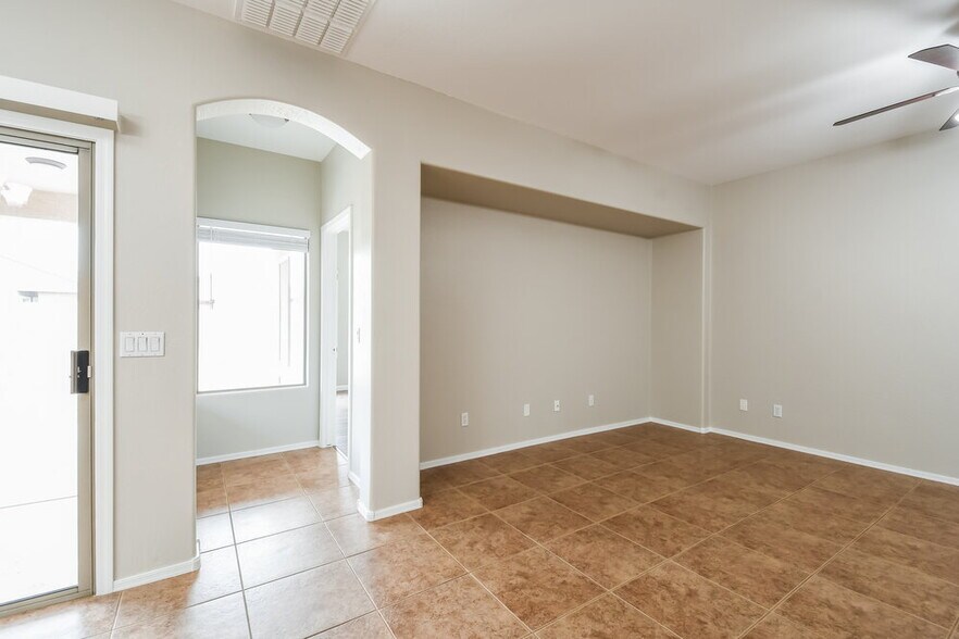 Building Photo - 41915 N 46th Dr