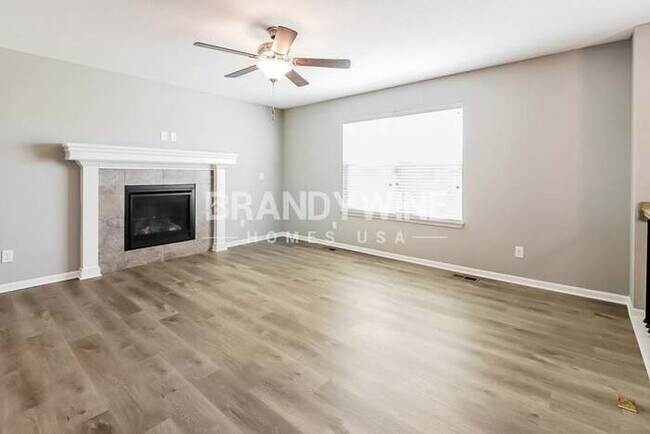 Building Photo - LEASING SPECIAL : 1/2 MONTH FREE
