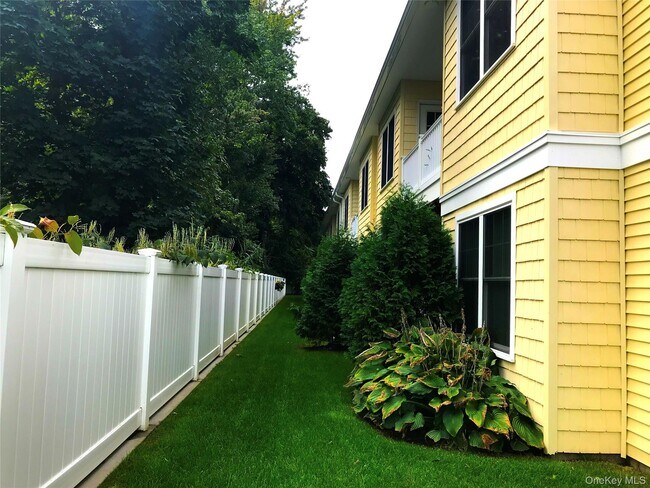 Building Photo - 24 Creek Rd