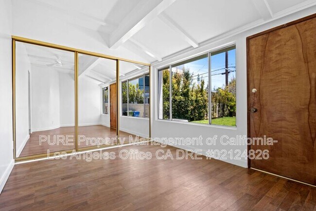 Building Photo - 1534 S Hayworth Ave