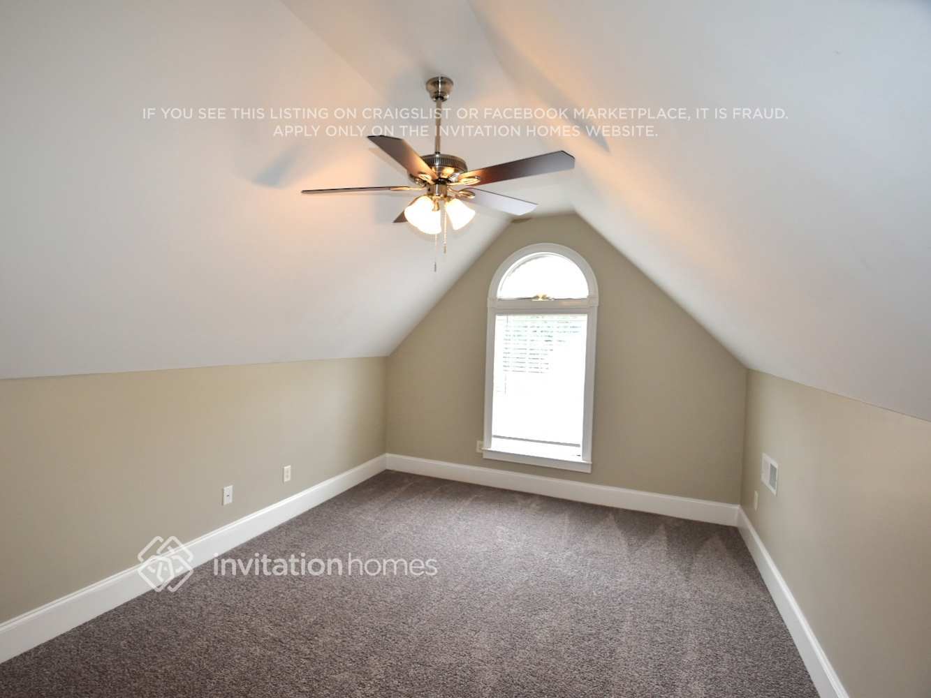 Building Photo - 302 Grandiflora Dr