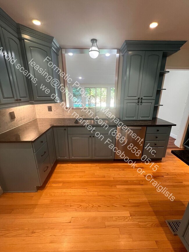 Building Photo - Free Perks, Pet-Friendly Oversized 4-Bedro...