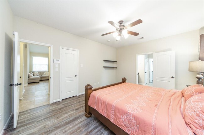 Building Photo - 6411 Tea Tree Dr