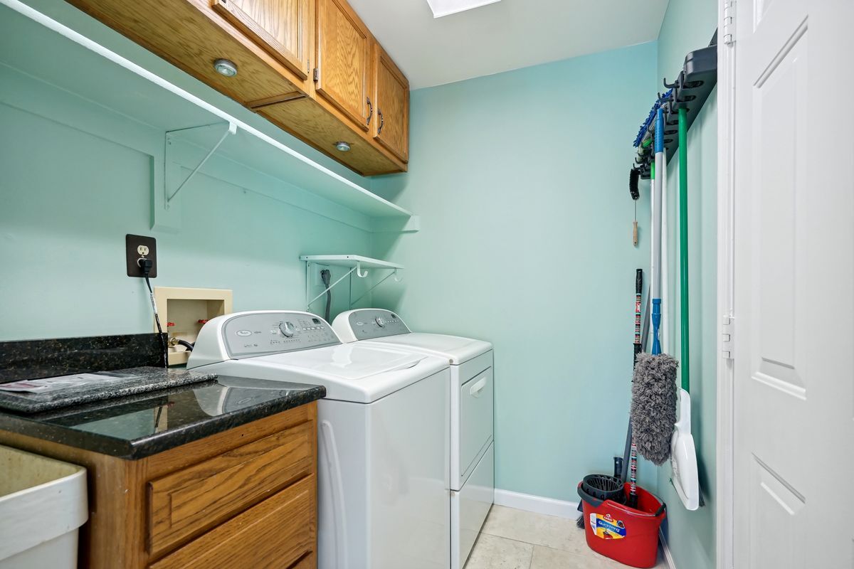 Building Photo - 5406 Lomax Way