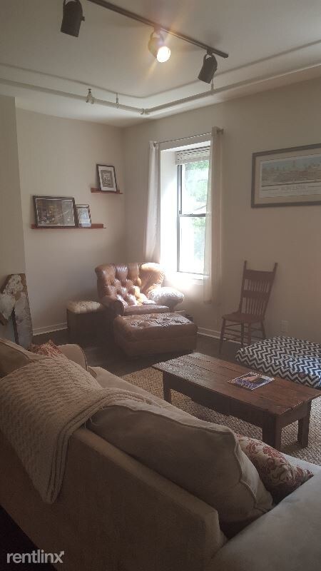 Building Photo - 216 S 16th St