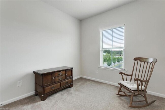 Building Photo - 3 bedroom/ 2 full bathroom and 1 half bathroom -Villages at Candle Station