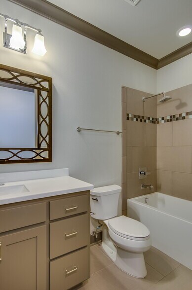 Building Photo - 516 E Ashby Pl