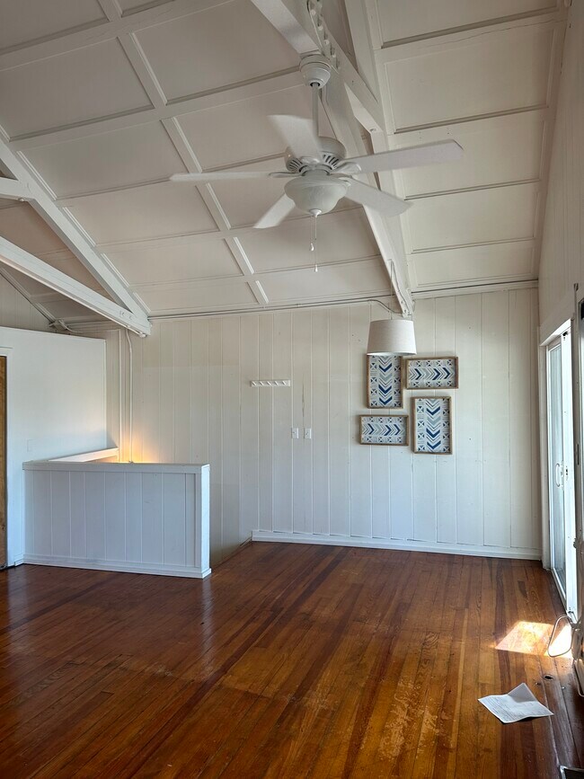 Building Photo - 852 Beach Rd