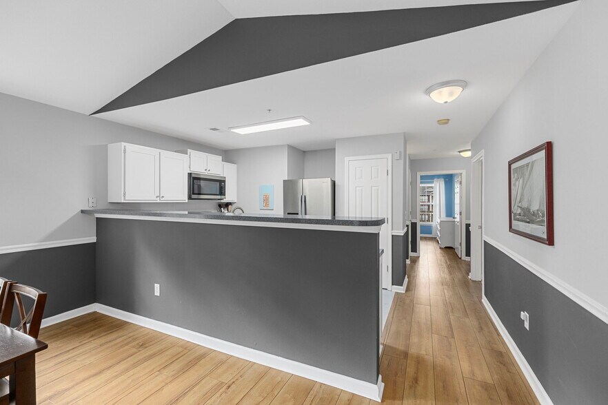 Building Photo - 1234 River Oaks Dr