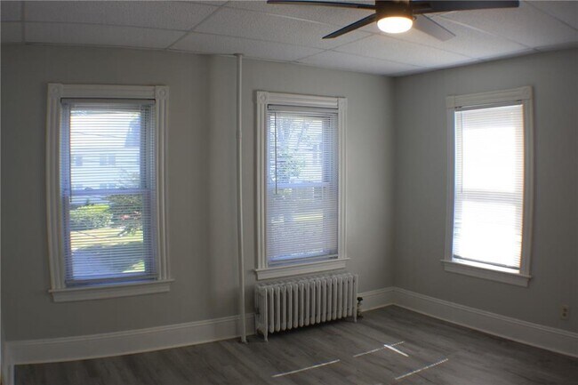 Building Photo - 136 Church St