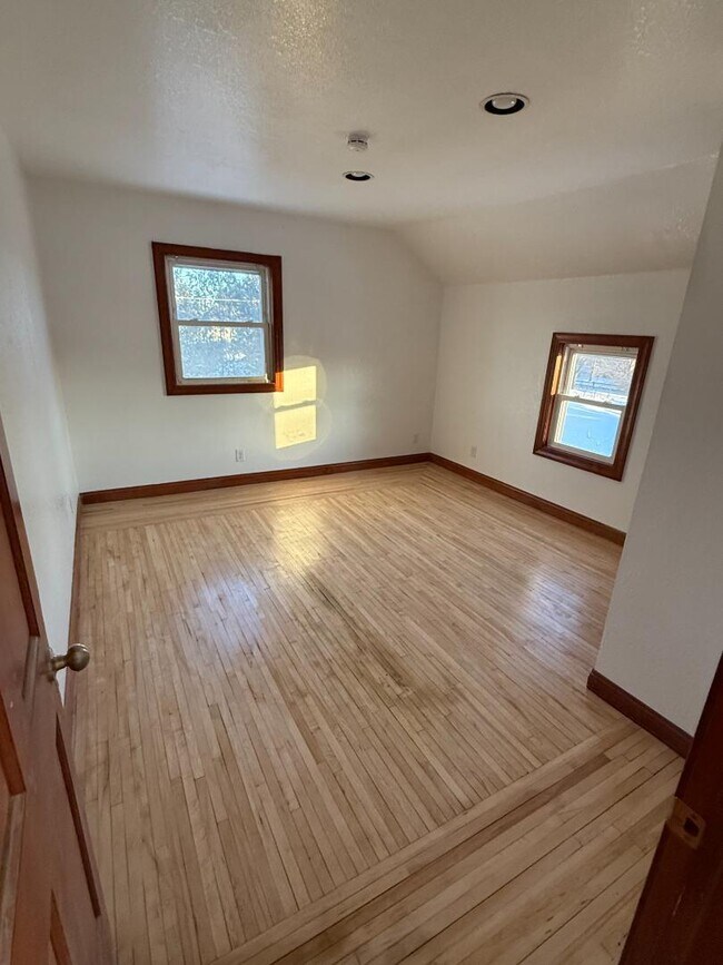 Building Photo - 1103 West Dr