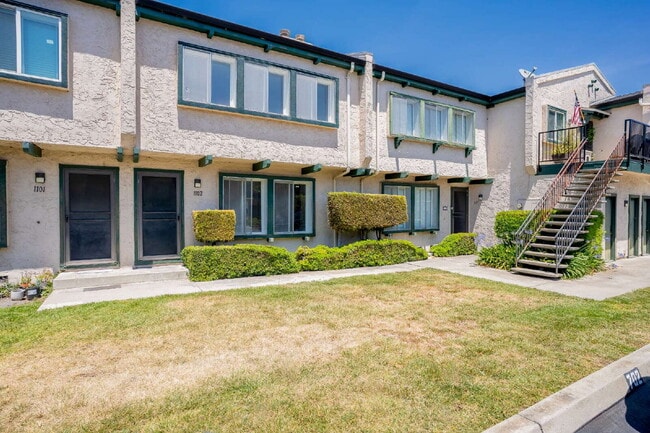 Building Photo - Spacious Condo in Santa Clara - Easy Commute!