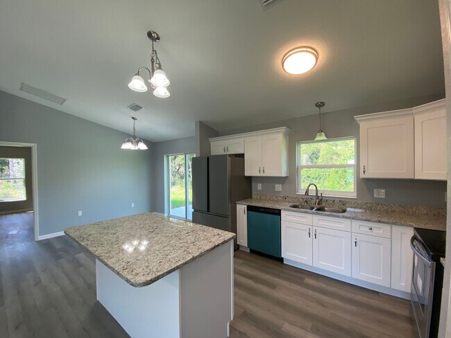 Building Photo - Desirable SW Ocala Neighborhood 3/2/2 **WON'T LAST**