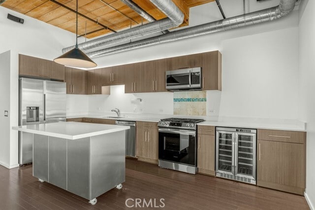 Building Photo - 530 S Hewitt St