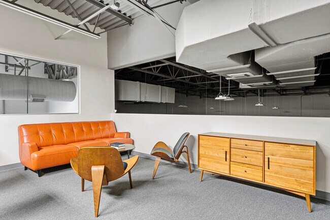 Building Photo - 7330-10