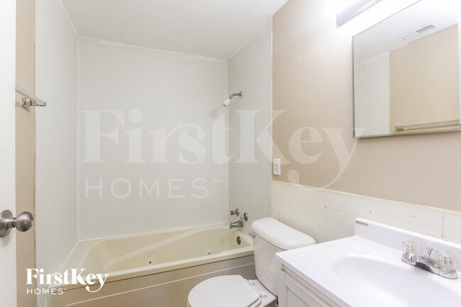 Building Photo - 1733 Alimingo Dr