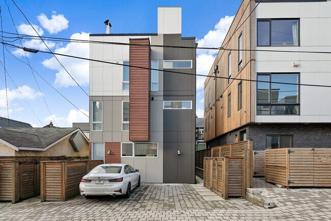 Building Photo - 915 14th Ave