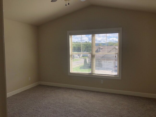 Building Photo - 3BD 2.5 BA TOWNHOME FOR RENT IN COOPER SQ